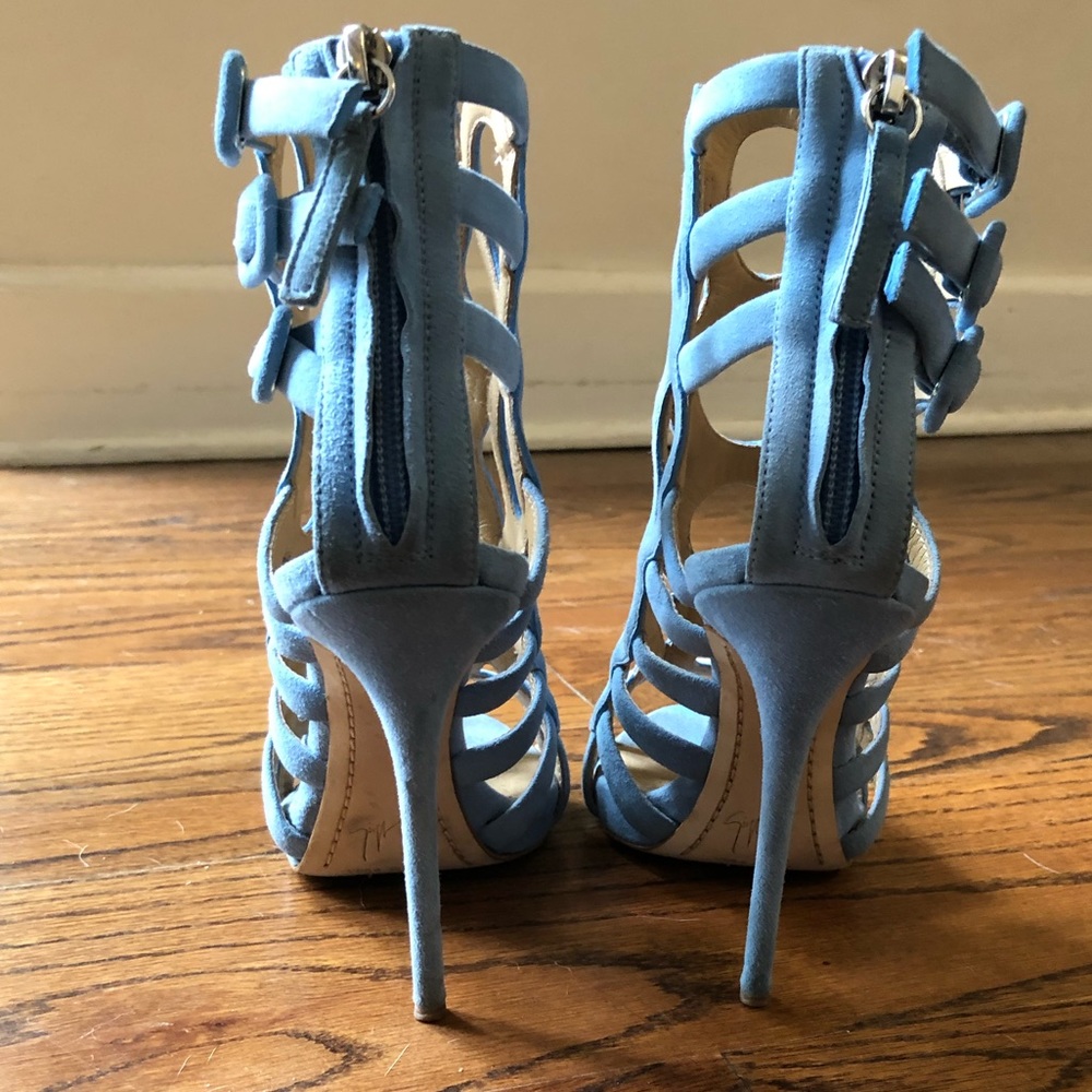 Giuseppe Zanotti Circle Cut Out Suede Booties - Picture 5 of 7